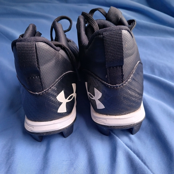 Under Armour Black/White Cleats Size 1Y Unisex - Picture 3 of 6
